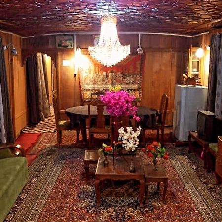 Iram Houseboats Hotel Srinagar  Ngoại thất bức ảnh