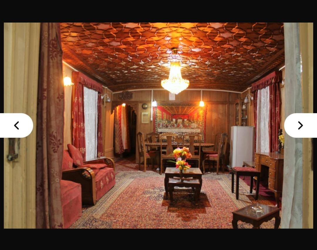 Iram Houseboats Hotel Srinagar  Ngoại thất bức ảnh