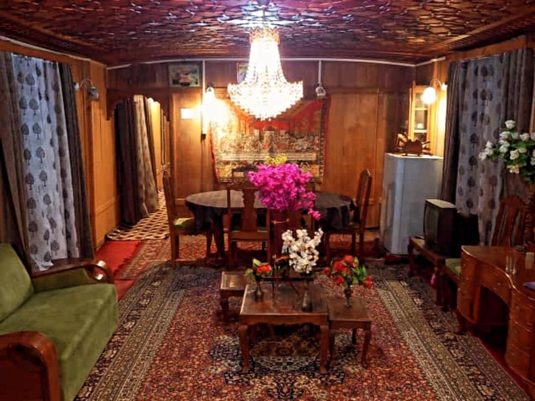 Iram Houseboats Hotel Srinagar  Ngoại thất bức ảnh