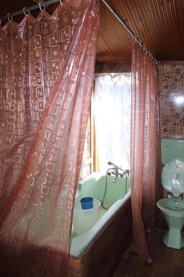 Iram Houseboats Hotel Srinagar  Ngoại thất bức ảnh