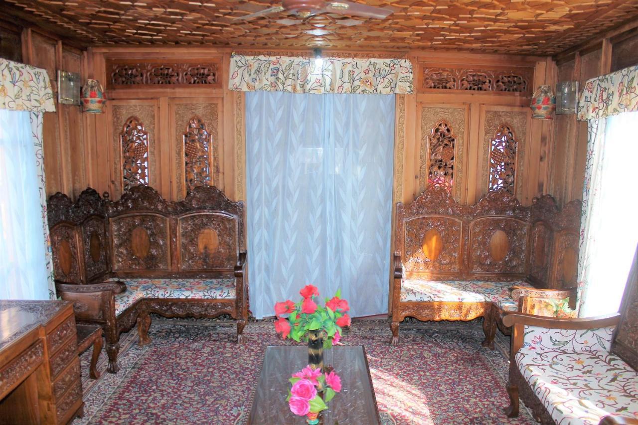 Iram Houseboats Hotel Srinagar  Ngoại thất bức ảnh