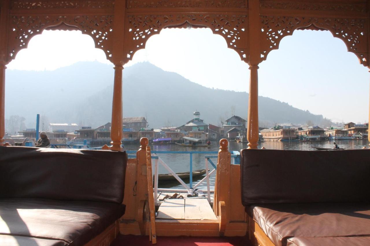 Iram Houseboats Hotel Srinagar  Ngoại thất bức ảnh